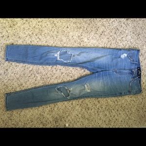 Women’s high-waisted ripped jeans